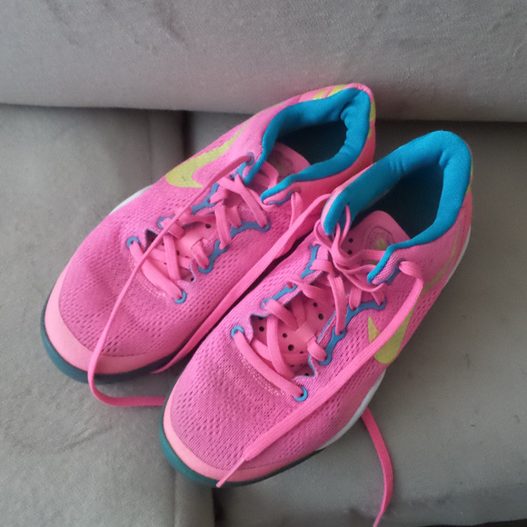 Nike Shoes - NIKE